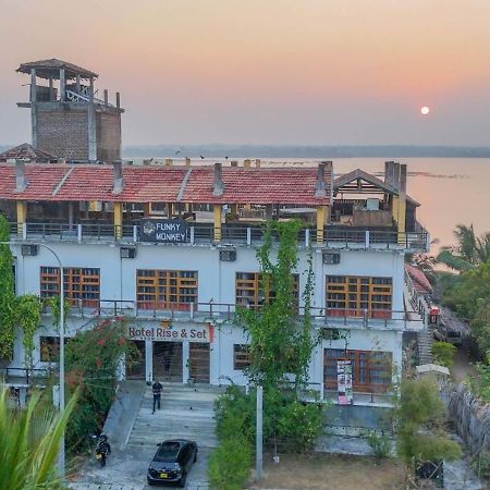 Funky Monkey Hostel & Yoga Rooftop Lounge , Arugambay 波图维勒 外观 照片